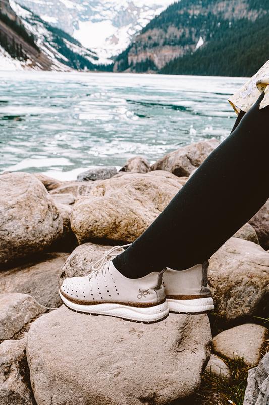 lightweight travel shoes